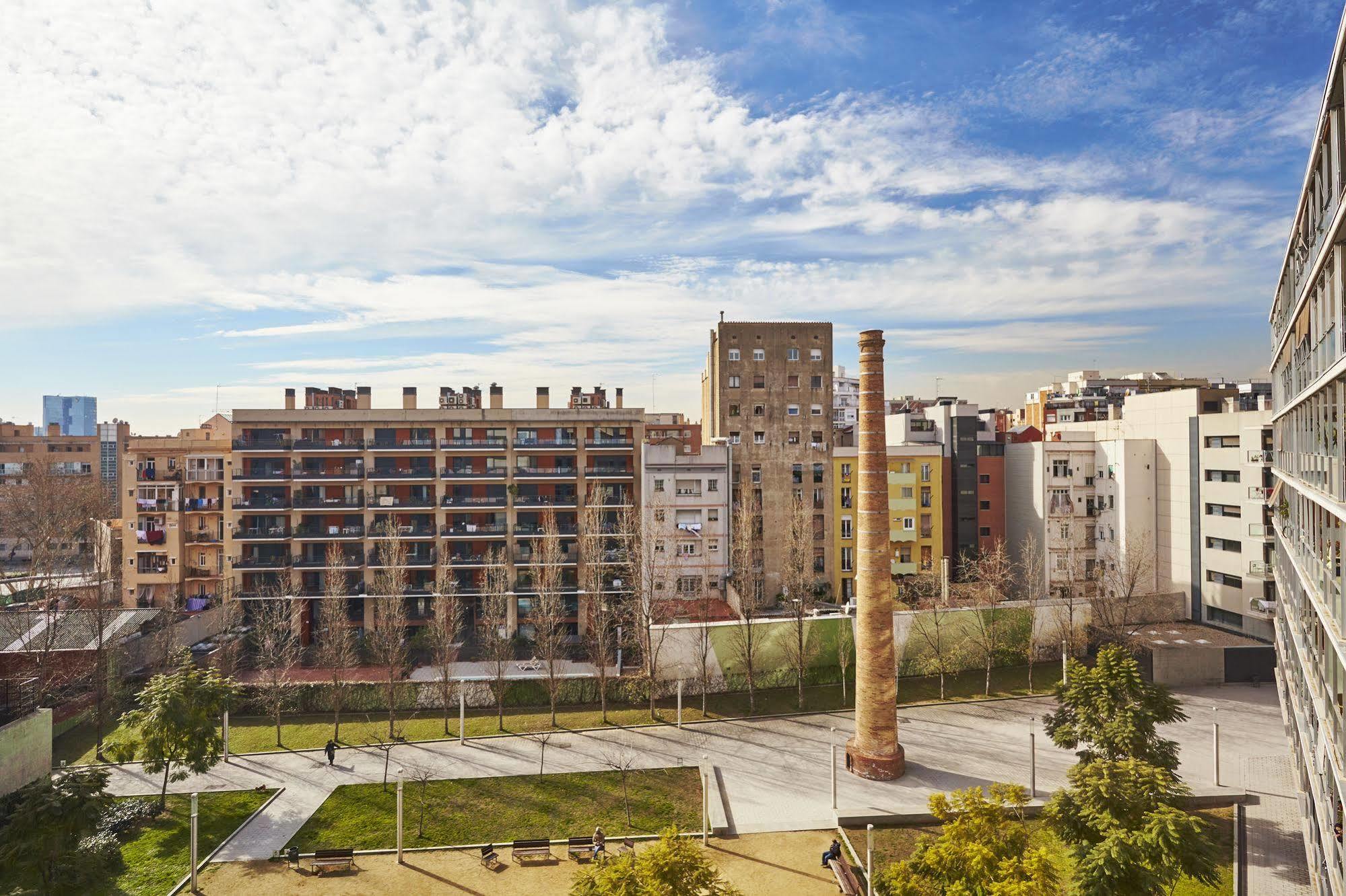 The Lonely Chimney Apartments Barcelona Exterior photo